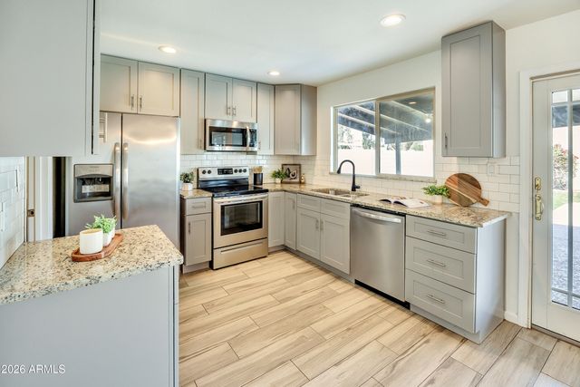 2064 W OBISPO Avenue, Mesa, AZ 85202