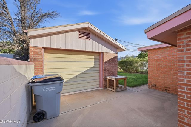 232 MANGO Road, El Paso, TX 79915