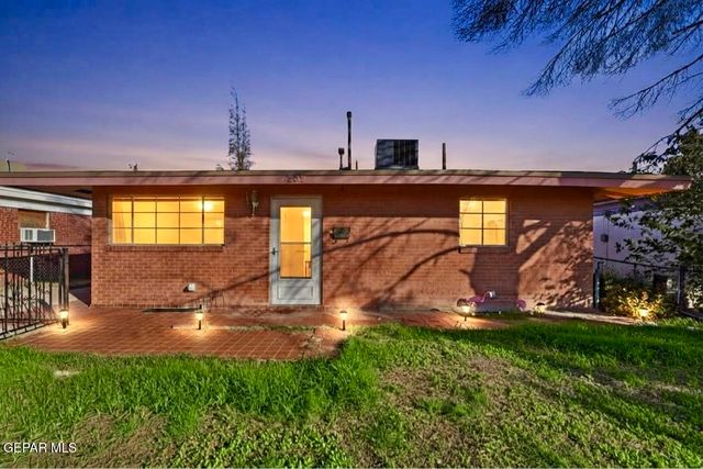 232 MANGO Road, El Paso, TX 79915