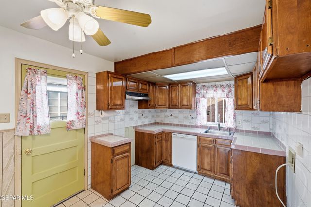 232 MANGO Road, El Paso, TX 79915