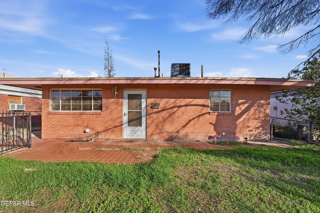 232 MANGO Road, El Paso, TX 79915