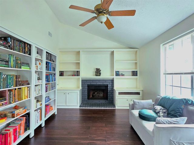23 Sheep Meadow Place, The Woodlands, TX 77381