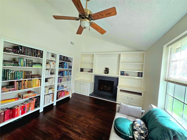 23 Sheep Meadow Place, The Woodlands, TX 77381