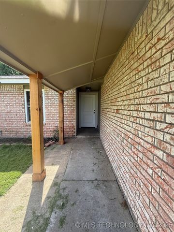 2411 Daniel, Muskogee, OK 74403