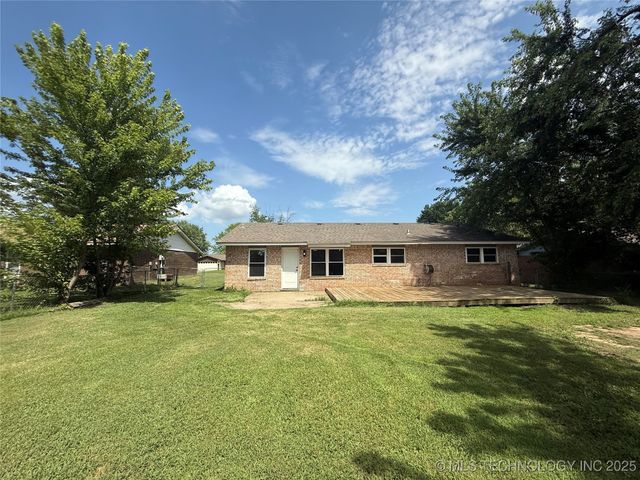 2411 Daniel, Muskogee, OK 74403