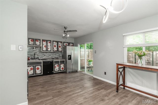10158 Sakura Drive, St Louis, MO 63128