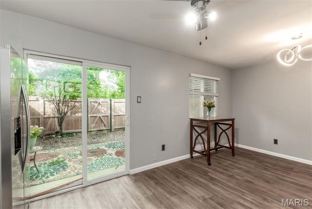 10158 Sakura Drive, St Louis, MO 63128