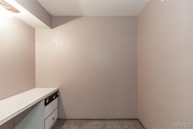10158 Sakura Drive, St Louis, MO 63128