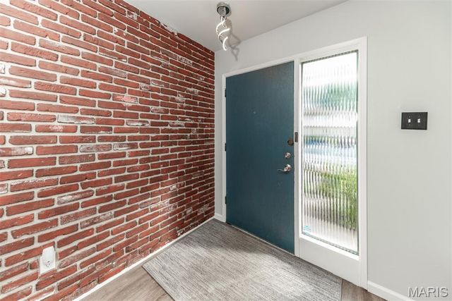 10158 Sakura Drive, St Louis, MO 63128