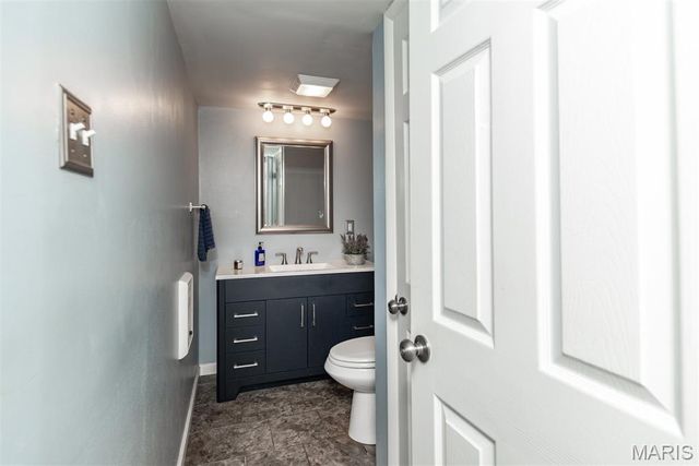 10158 Sakura Drive, St Louis, MO 63128