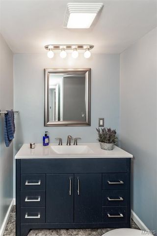 10158 Sakura Drive, St Louis, MO 63128