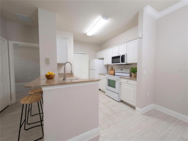 405 SOUTHERN PECAN CIRCLE 108, Winter Garden, FL 34787