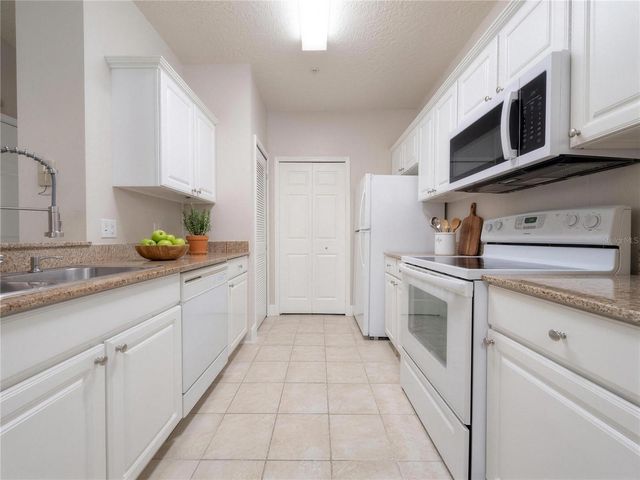 405 SOUTHERN PECAN CIRCLE 108, Winter Garden, FL 34787
