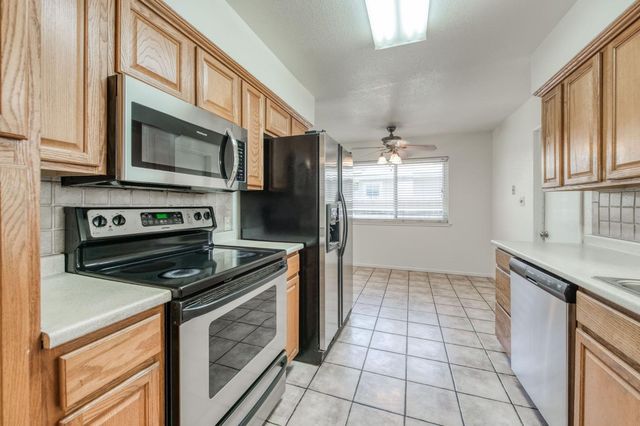 619 W Indianapolis Avenue, Clovis, CA 93612