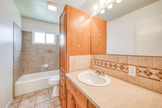 619 W Indianapolis Avenue, Clovis, CA 93612
