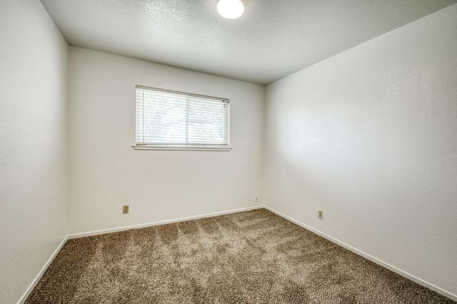 619 W Indianapolis Avenue, Clovis, CA 93612