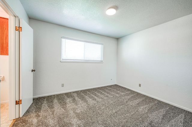 619 W Indianapolis Avenue, Clovis, CA 93612