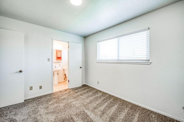 619 W Indianapolis Avenue, Clovis, CA 93612