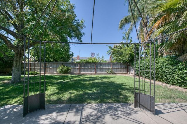 619 W Indianapolis Avenue, Clovis, CA 93612