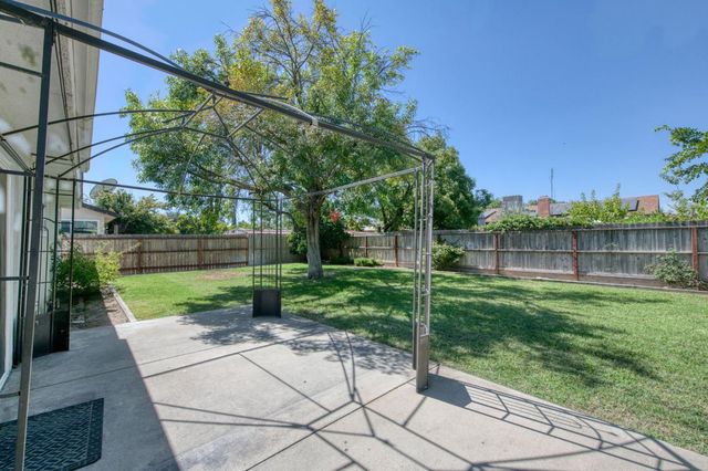 619 W Indianapolis Avenue, Clovis, CA 93612