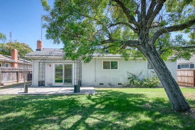 619 W Indianapolis Avenue, Clovis, CA 93612