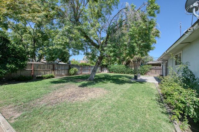 619 W Indianapolis Avenue, Clovis, CA 93612