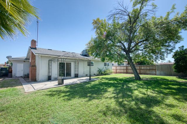 619 W Indianapolis Avenue, Clovis, CA 93612