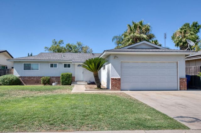 619 W Indianapolis Avenue, Clovis, CA 93612