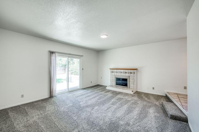 619 W Indianapolis Avenue, Clovis, CA 93612