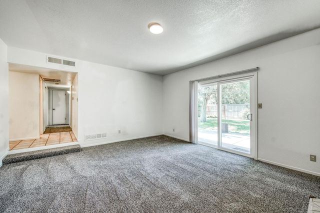 619 W Indianapolis Avenue, Clovis, CA 93612