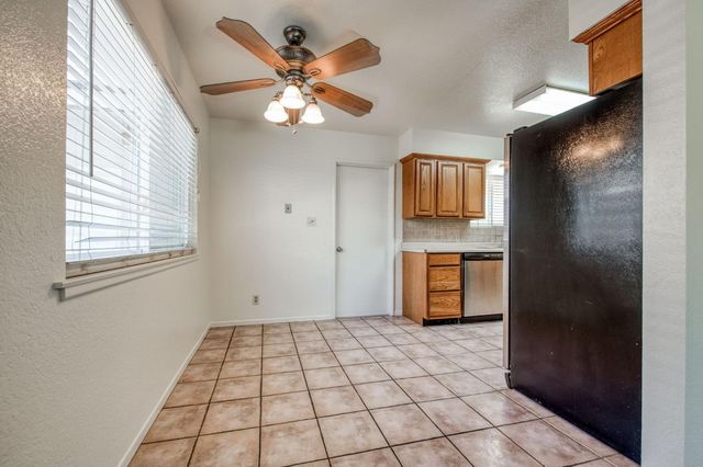 619 W Indianapolis Avenue, Clovis, CA 93612
