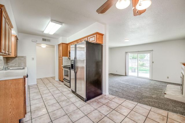 619 W Indianapolis Avenue, Clovis, CA 93612