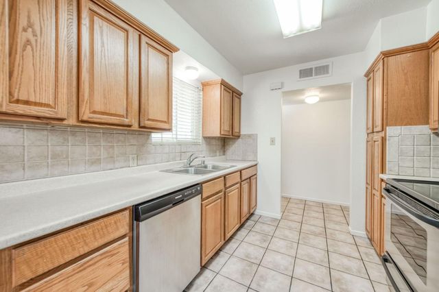 619 W Indianapolis Avenue, Clovis, CA 93612