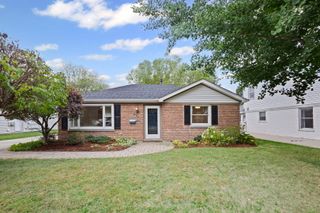 837 E Rockland Road, Libertyville, IL 60048