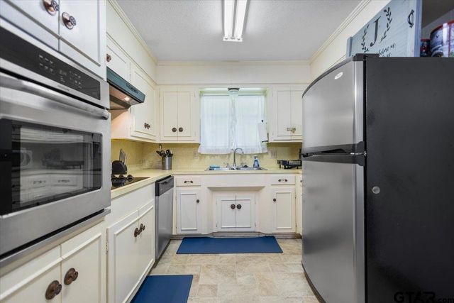 2929 Fairfax Dr, Tyler, TX 75701