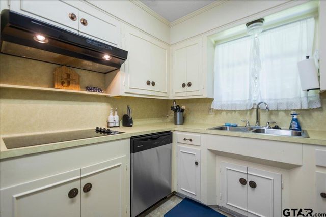 2929 Fairfax Dr, Tyler, TX 75701