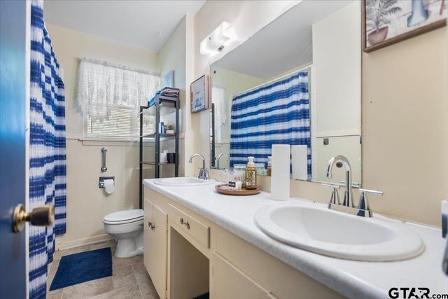 2929 Fairfax Dr, Tyler, TX 75701