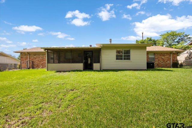 2929 Fairfax Dr, Tyler, TX 75701