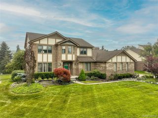 19678 Ashley Court, Livonia, MI 48152