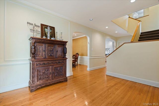 60 Broadway, Lawrence, NY 11559