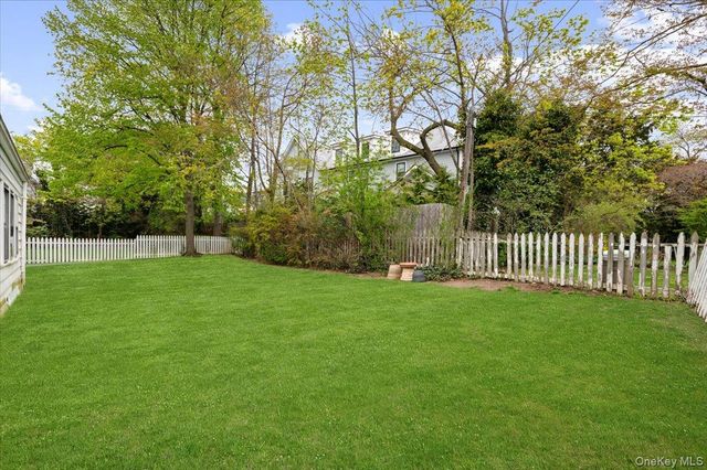 60 Broadway, Lawrence, NY 11559
