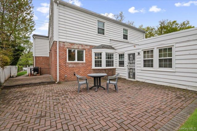 60 Broadway, Lawrence, NY 11559