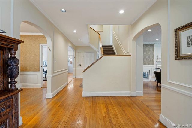 60 Broadway, Lawrence, NY 11559