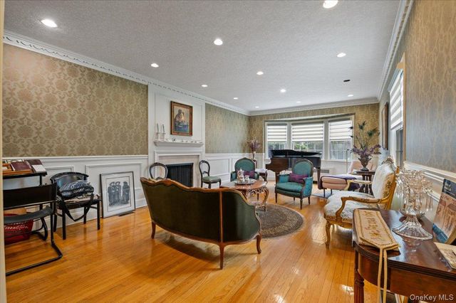60 Broadway, Lawrence, NY 11559
