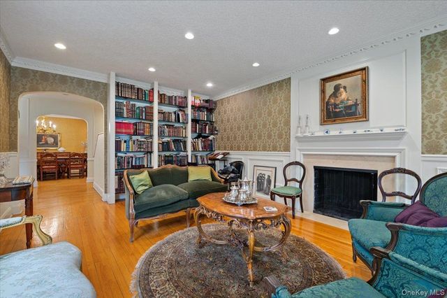 60 Broadway, Lawrence, NY 11559