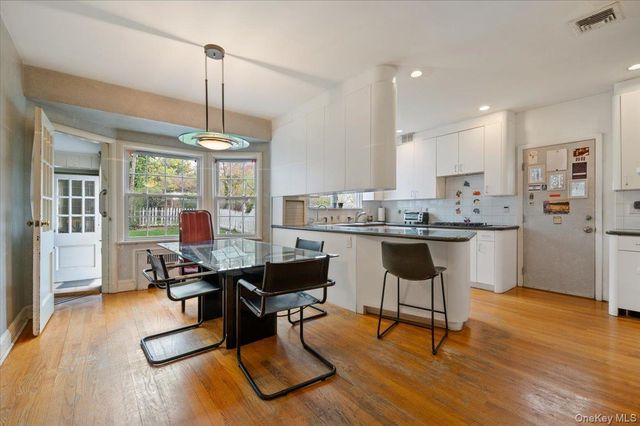 60 Broadway, Lawrence, NY 11559