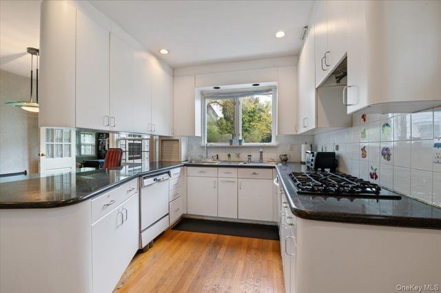 60 Broadway, Lawrence, NY 11559
