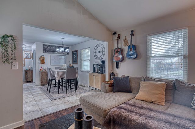 501 GUN POWDER Lane, Evansville, IN 47711