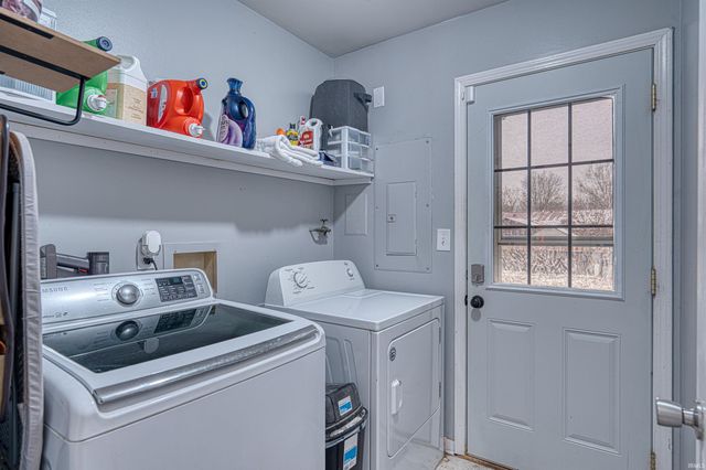 501 GUN POWDER Lane, Evansville, IN 47711