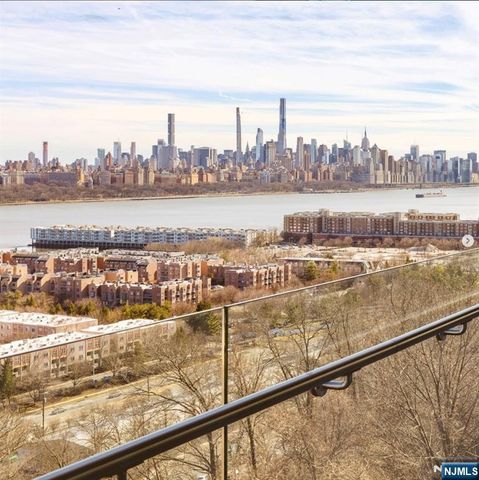 320 Adolphus Avenue 117, Cliffside Park, NJ 07010